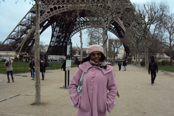 Dirlene na Torre Eiffel